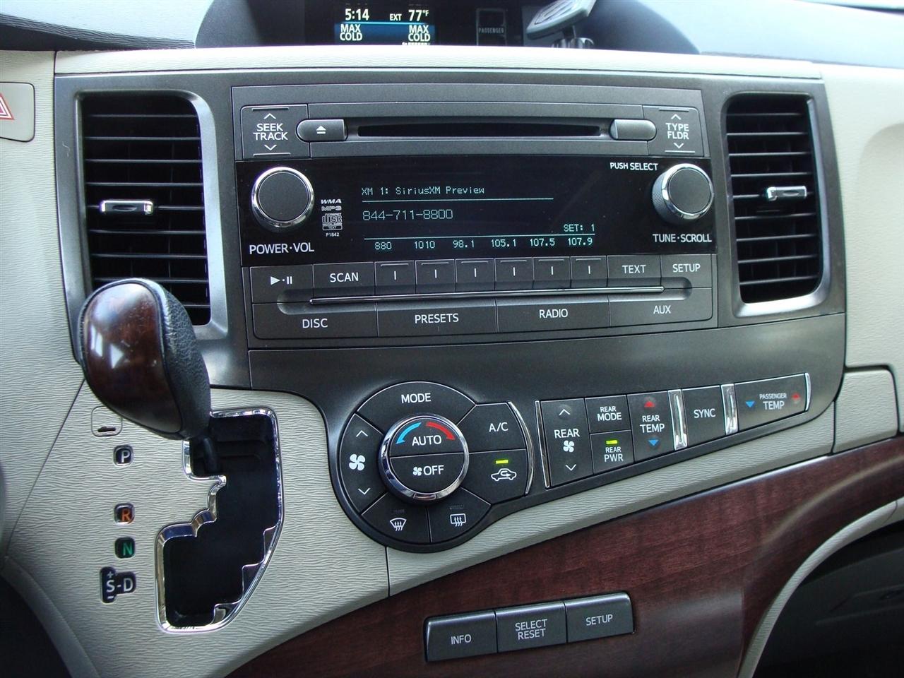 Toyota Sienna 5dr 8-Pass Van V6 XLE FWD (Natl) 2014