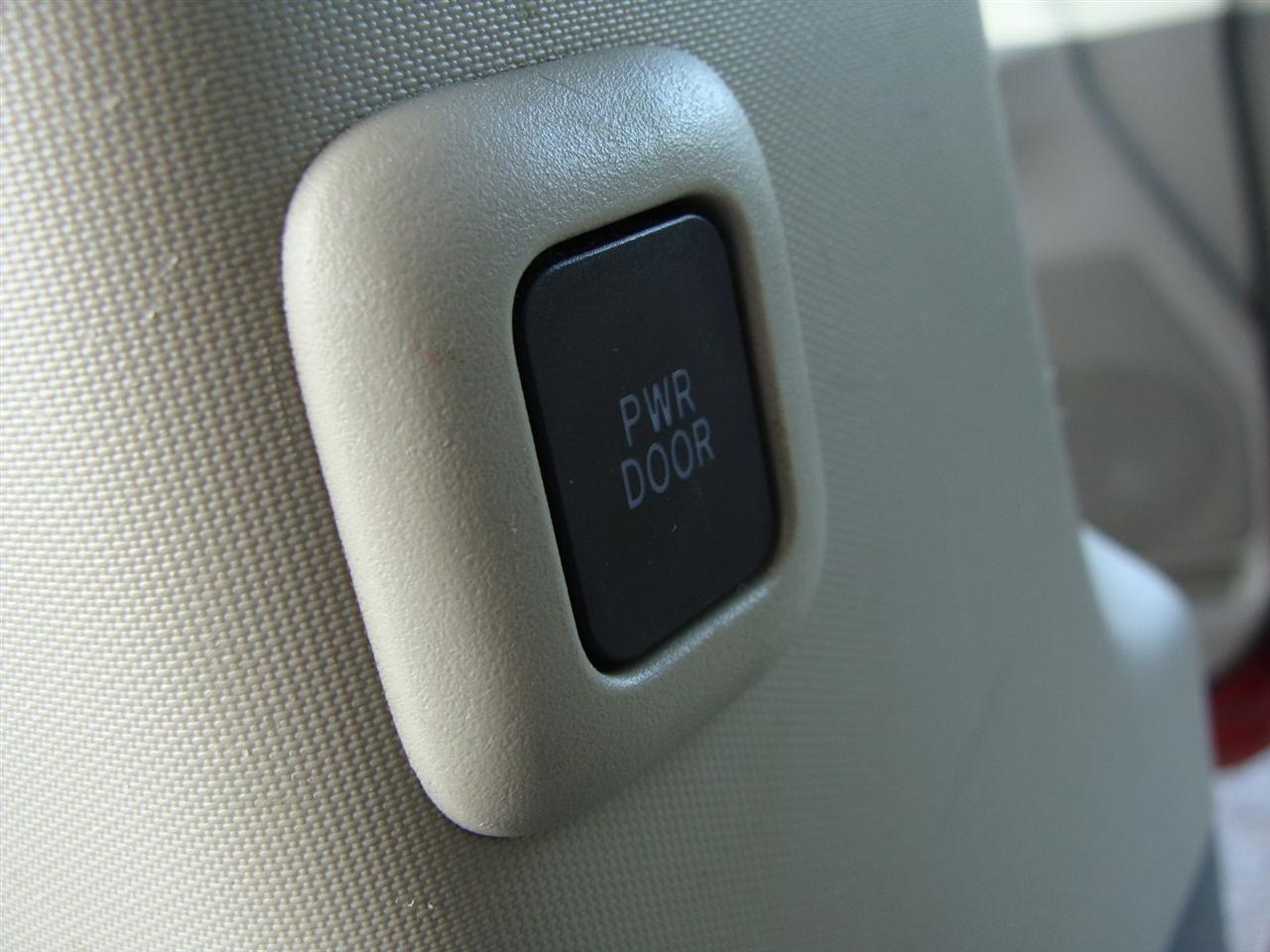 Toyota Sienna 5dr 8-Pass Van V6 XLE FWD (Natl) 2014