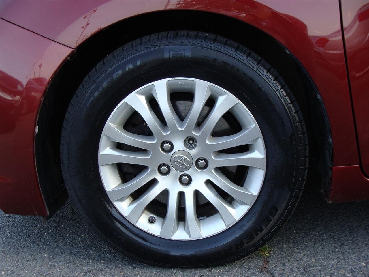 Toyota Sienna 5dr 8-Pass Van V6 XLE FWD (Natl) 2014