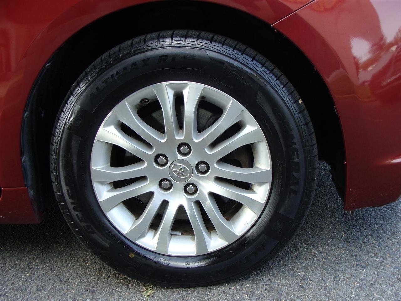 Toyota Sienna 5dr 8-Pass Van V6 XLE FWD (Natl) 2014