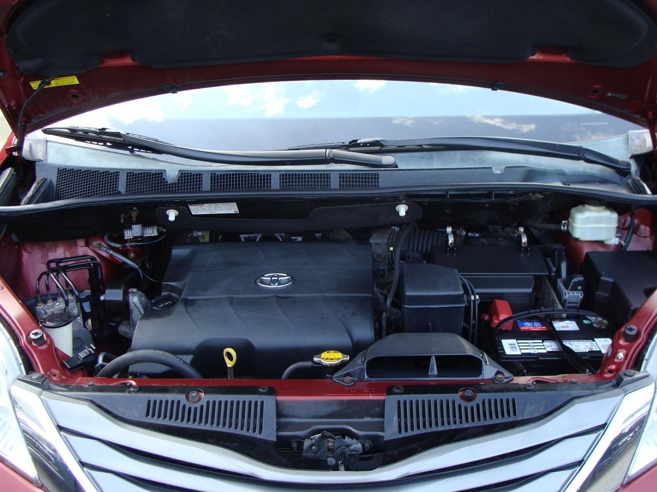 Toyota Sienna 5dr 8-Pass Van V6 XLE FWD (Natl) 2014