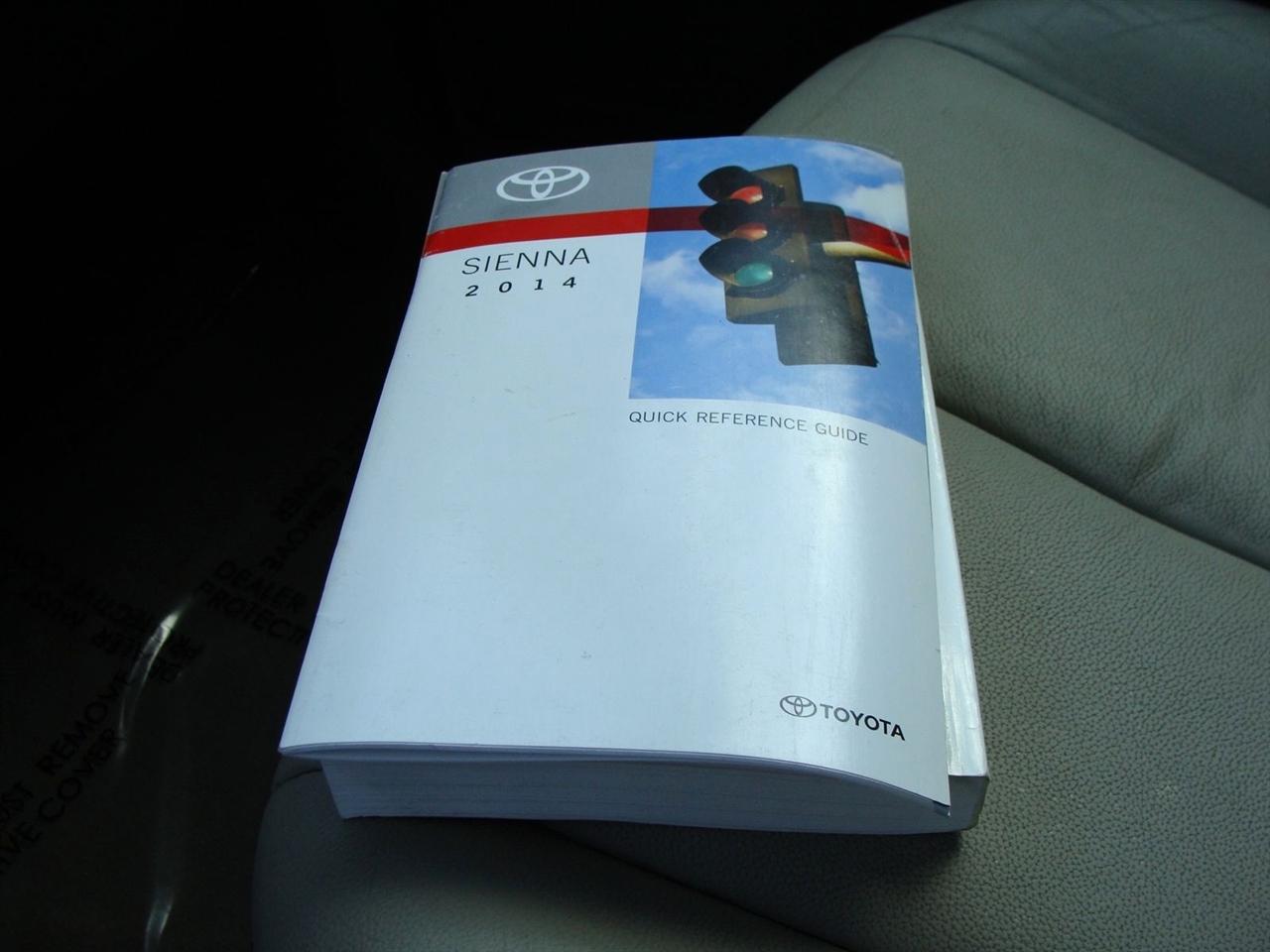 Toyota Sienna 5dr 8-Pass Van V6 XLE FWD (Natl) 2014