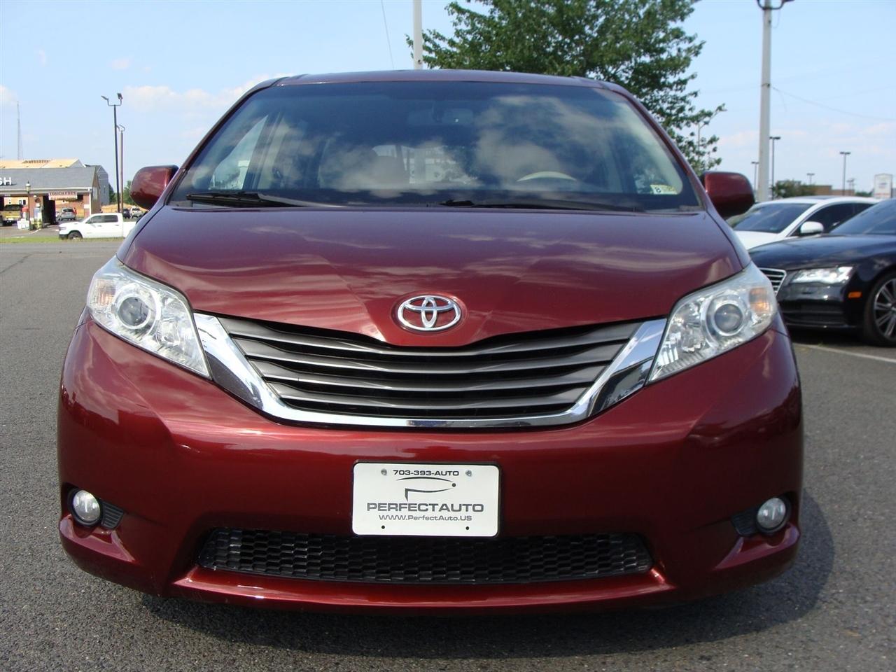 Toyota Sienna 5dr 8-Pass Van V6 XLE FWD (Natl) 2014