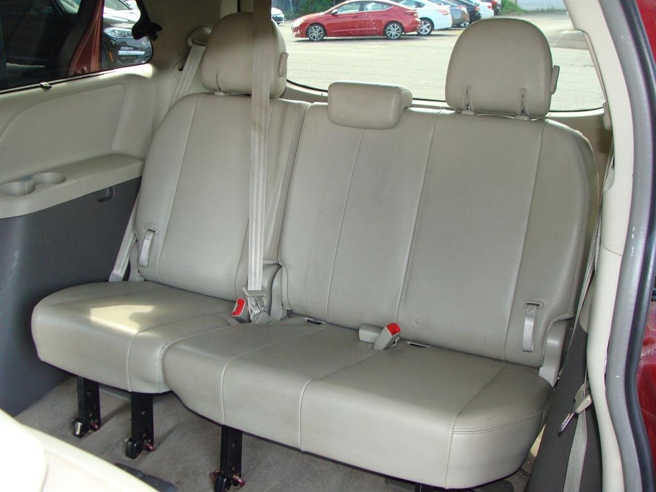 Toyota Sienna 5dr 8-Pass Van V6 XLE FWD (Natl) 2014