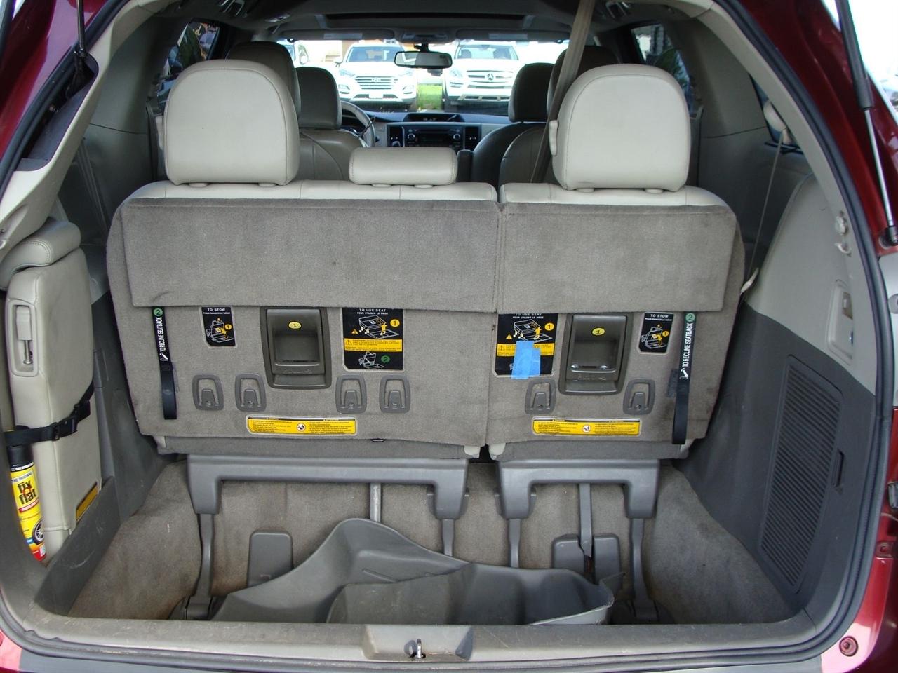 Toyota Sienna 5dr 8-Pass Van V6 XLE FWD (Natl) 2014