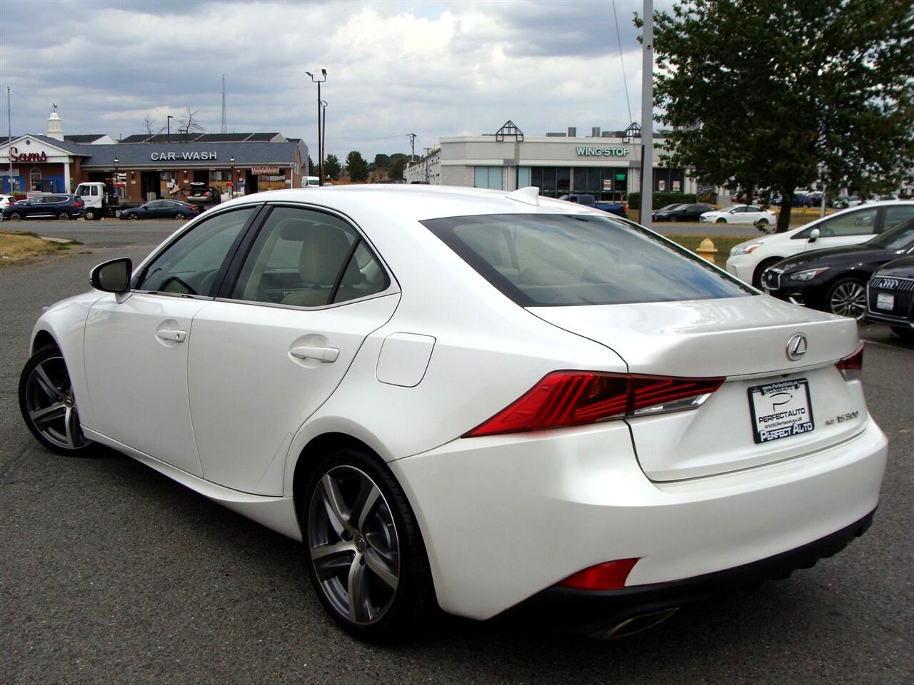 2017 Lexus IS 300 AWD photo 4
