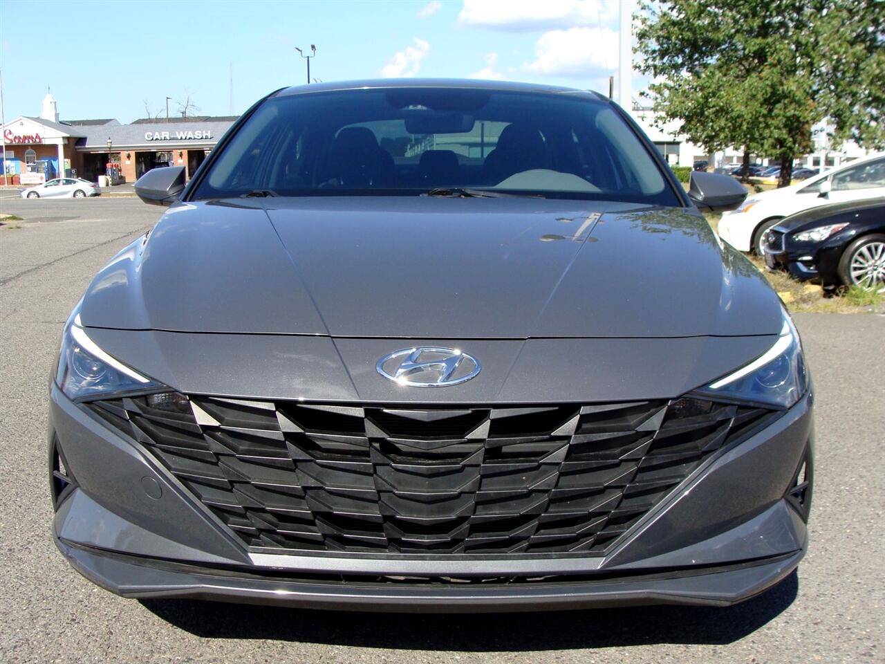 2023 Hyundai Elantra SEL photo 2