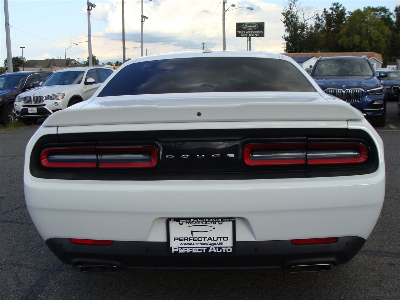 Dodge Challenger 2dr Cpe R/T Plus 2015 Dodge Challenger 2dr Cpe R/T Plus 2015