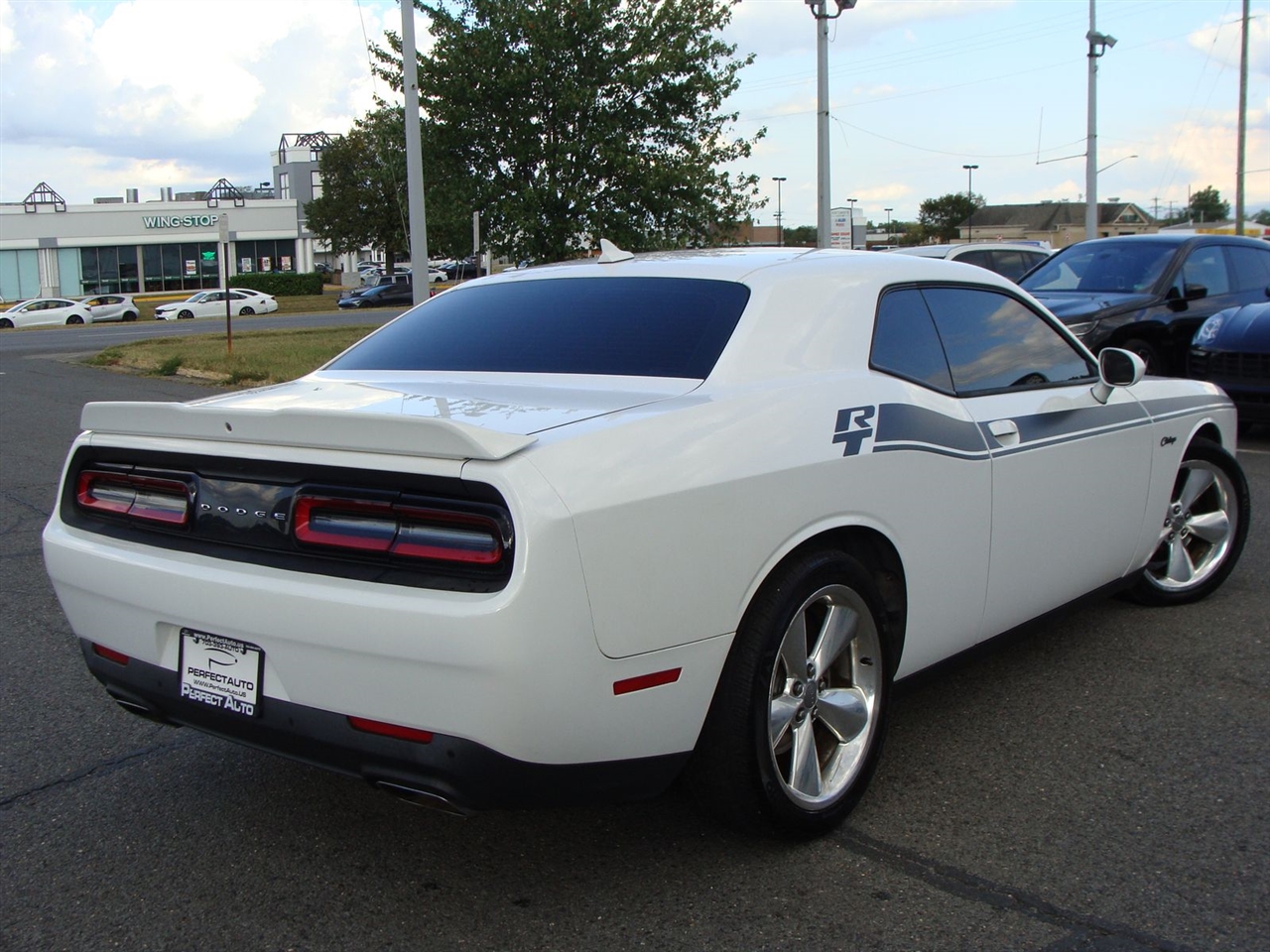 Dodge Challenger 2dr Cpe R/T Plus 2015 Dodge Challenger 2dr Cpe R/T Plus 2015