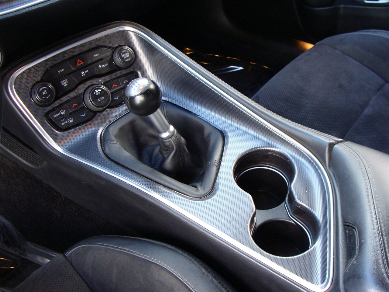 Dodge Challenger 2dr Cpe R/T Plus 2015 Dodge Challenger 2dr Cpe R/T Plus 2015