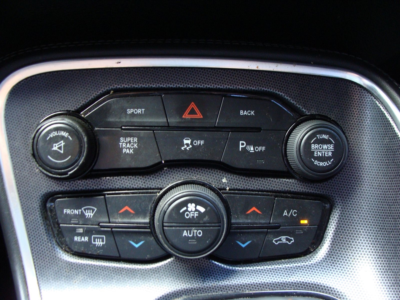 Dodge Challenger 2dr Cpe R/T Plus 2015 Dodge Challenger 2dr Cpe R/T Plus 2015