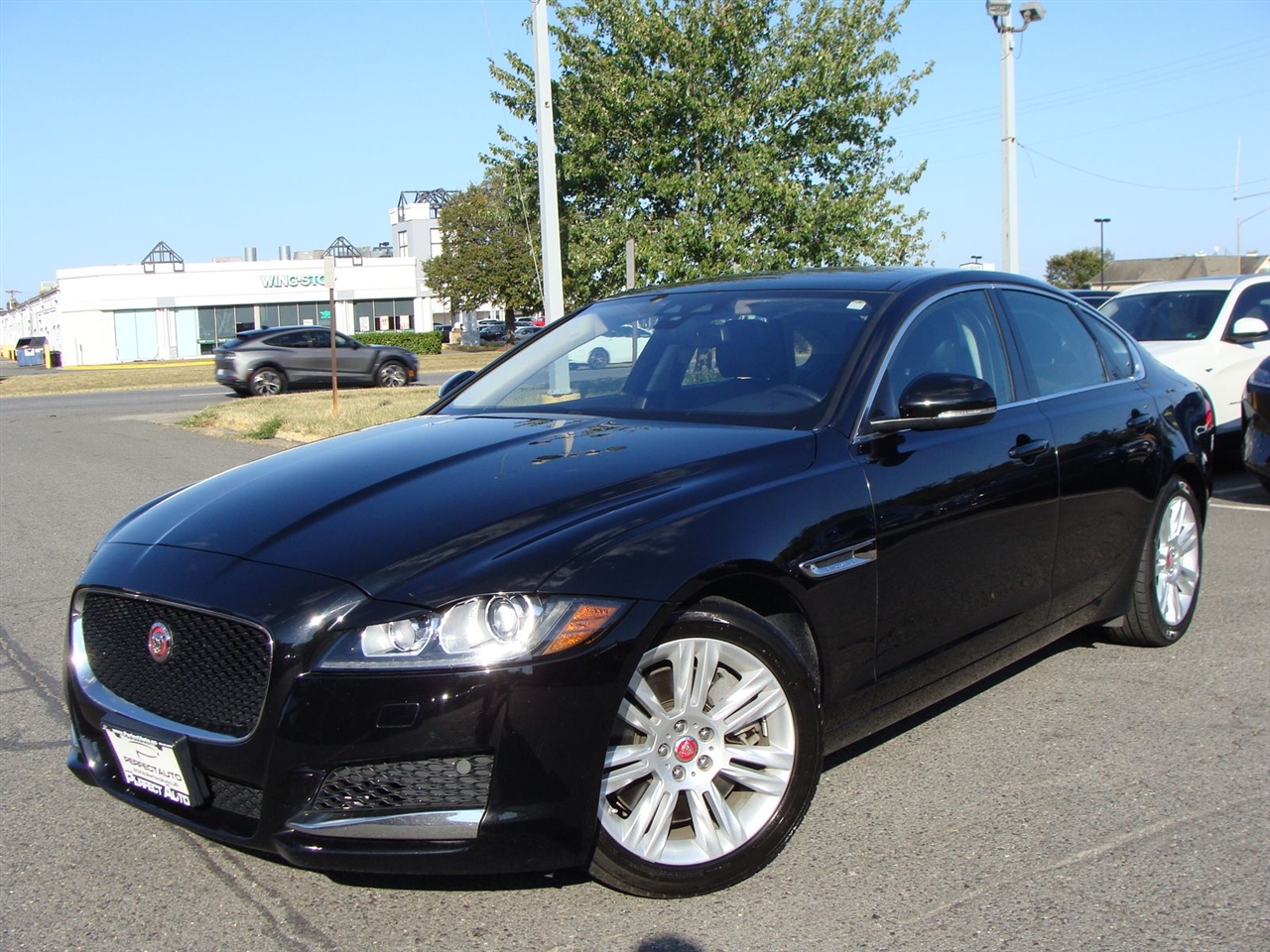 2017 Jaguar XF Premium photo 2