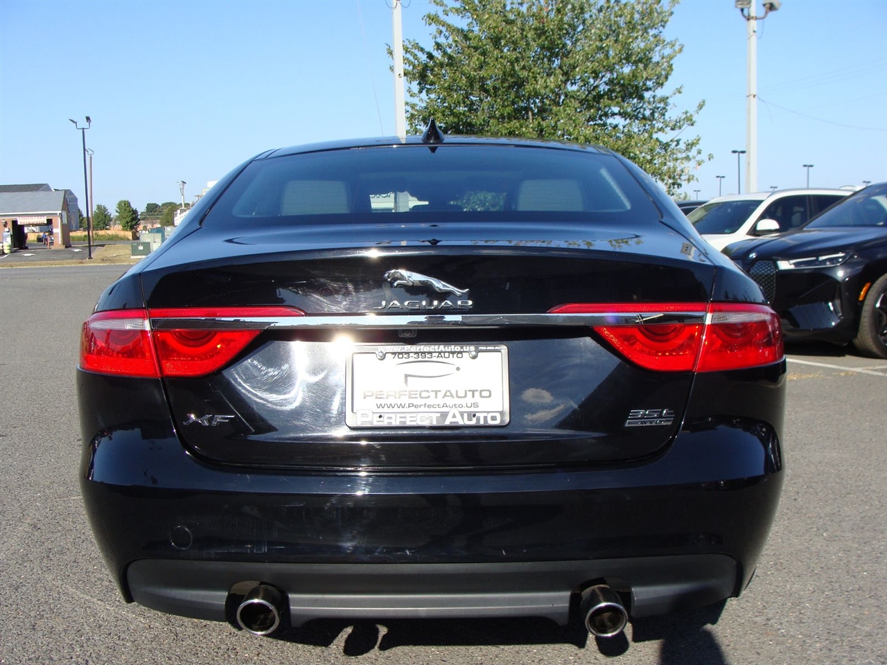 2017 Jaguar XF Premium photo 4