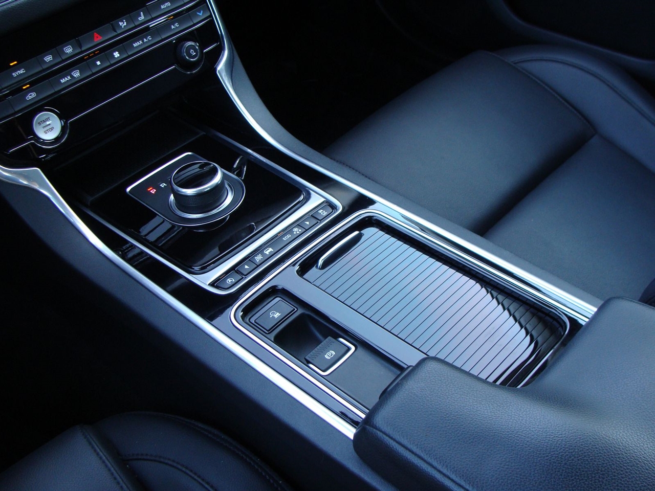 Jaguar XF-Series 35t Premium AWD 2017 Jaguar XF-Series 35t Premium AWD 2017