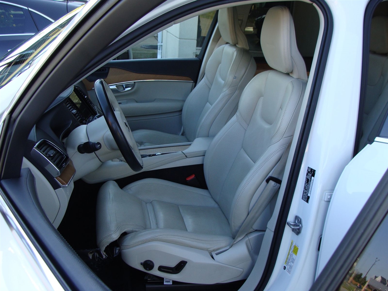 2019 Volvo XC90 T6 Inscription photo 6