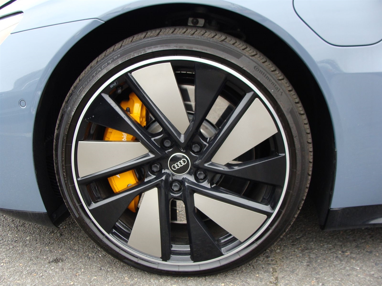 2022 Audi RS e-tron GT Base photo 36