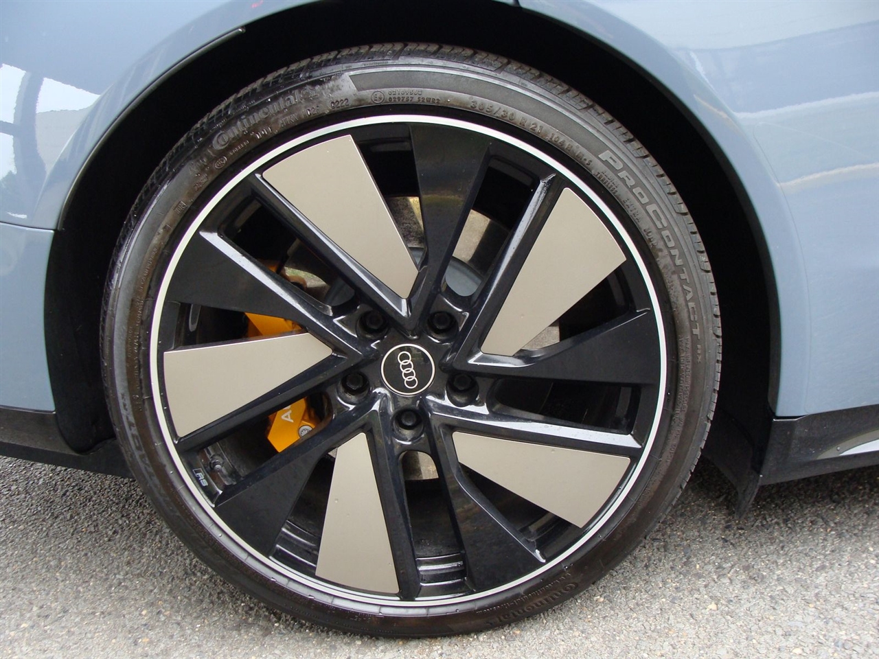 2022 Audi RS e-tron GT Base photo 39
