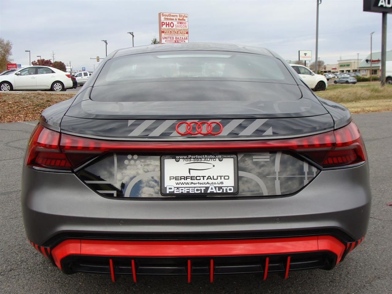 Audi RS e-tron GT quattro 2023