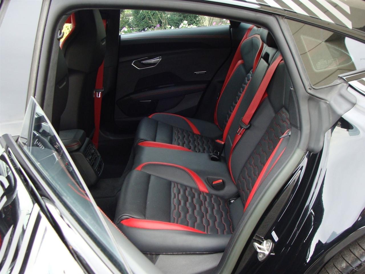 Audi RS e-tron GT quattro 2023