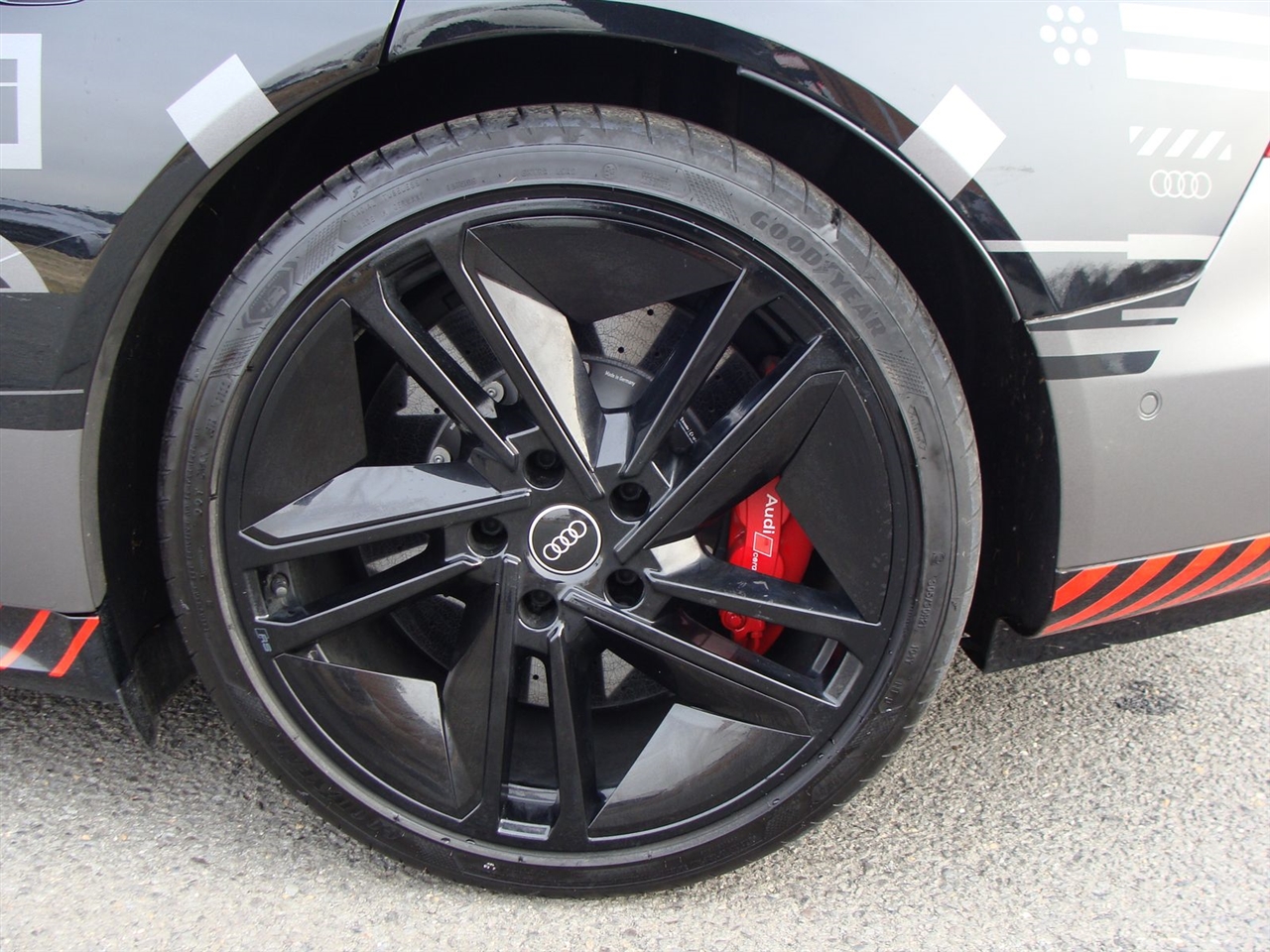 Audi RS e-tron GT quattro 2023