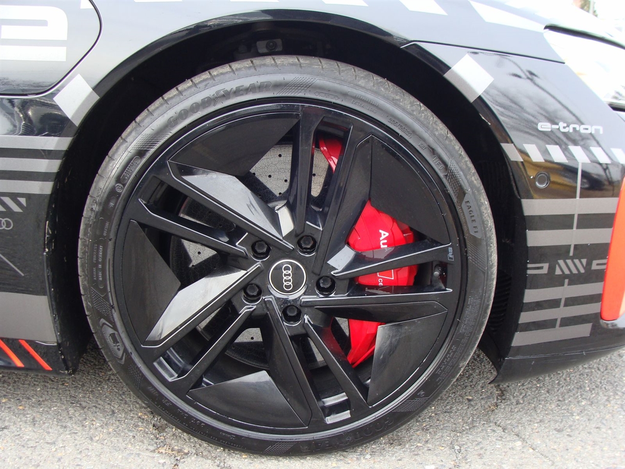 Audi RS e-tron GT quattro 2023