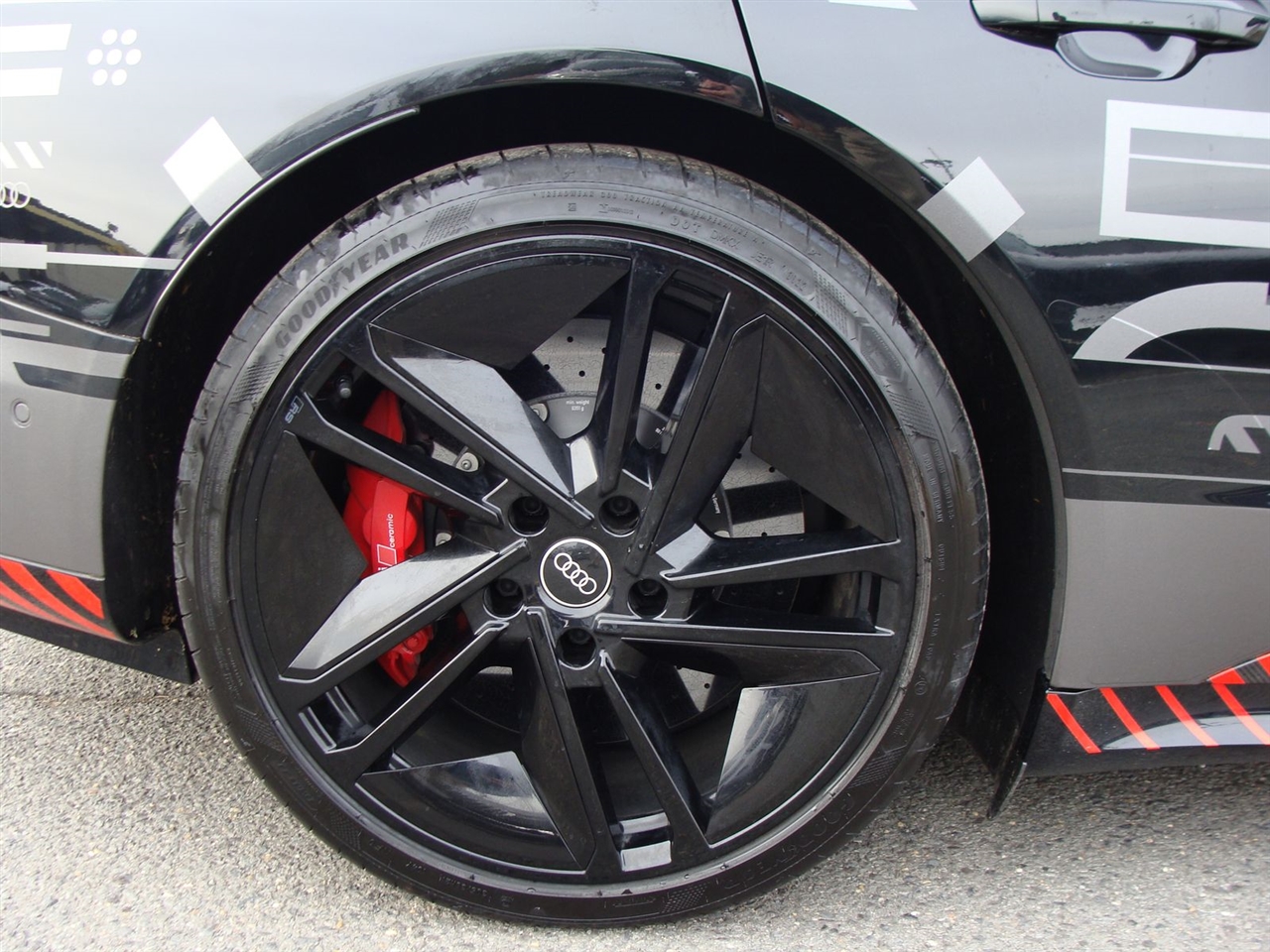 Audi RS e-tron GT quattro 2023