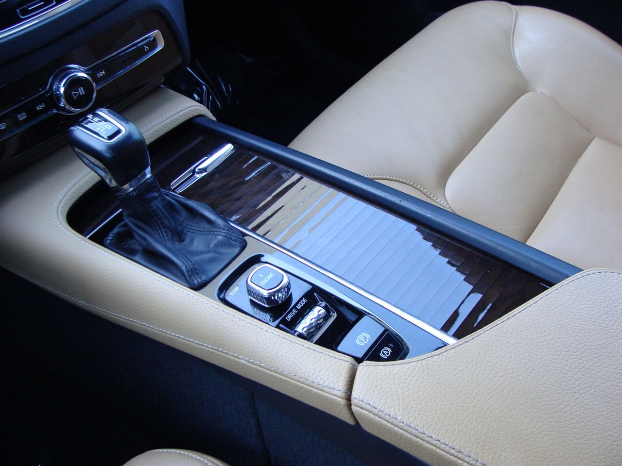 Volvo XC90 AWD 4dr T6 Momentum 2016