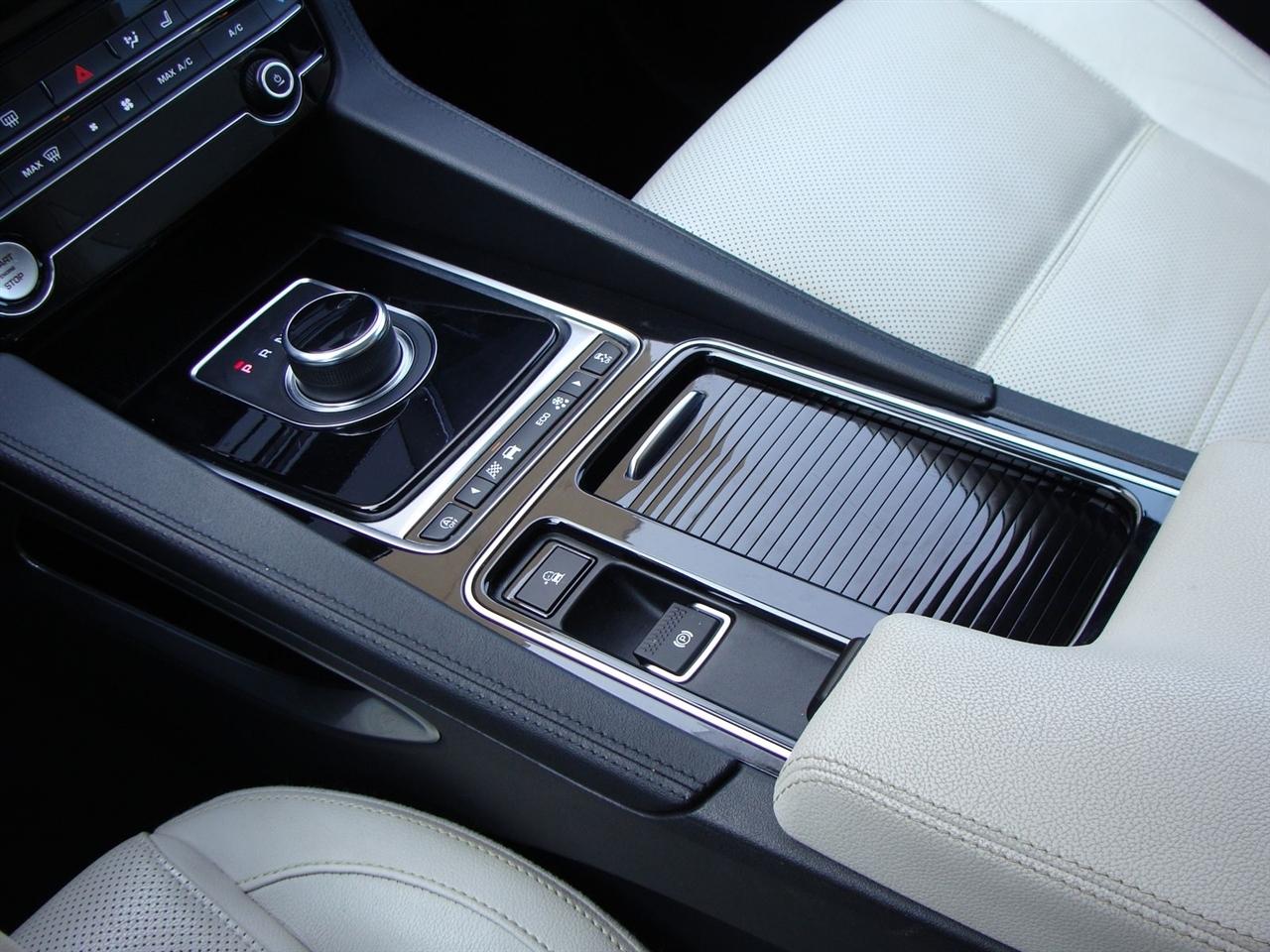 Jaguar F-Pace 25t Prestige AWD 2020