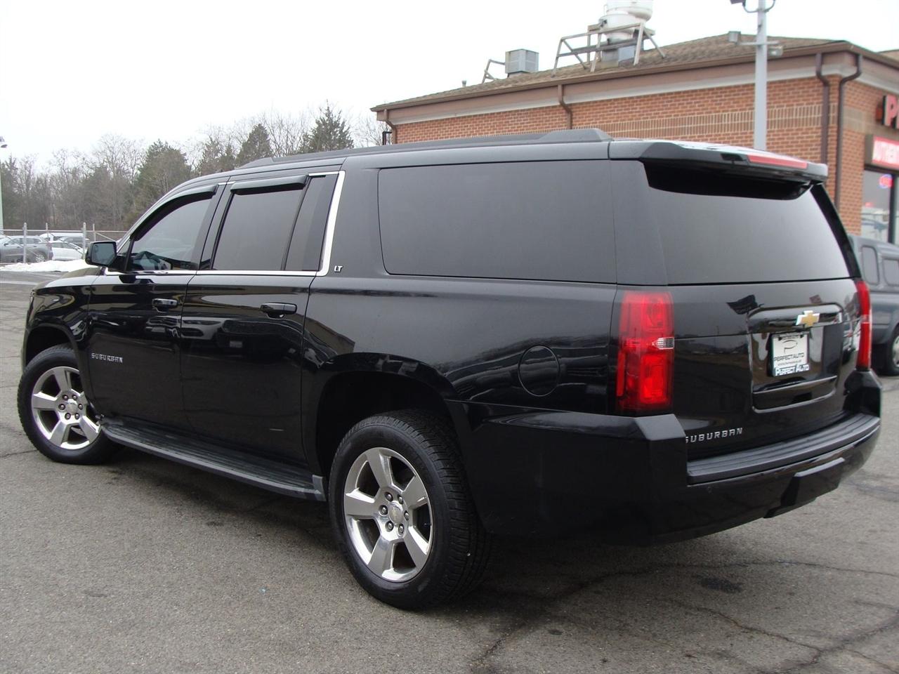 Chevrolet Suburban 4WD 4dr 1500 LT 2016
