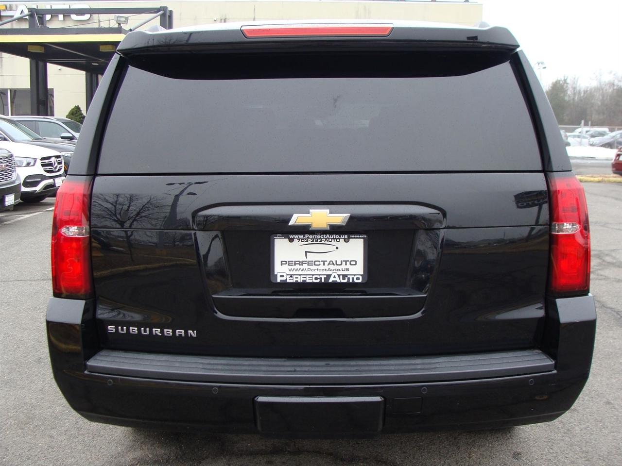 Chevrolet Suburban 4WD 4dr 1500 LT 2016