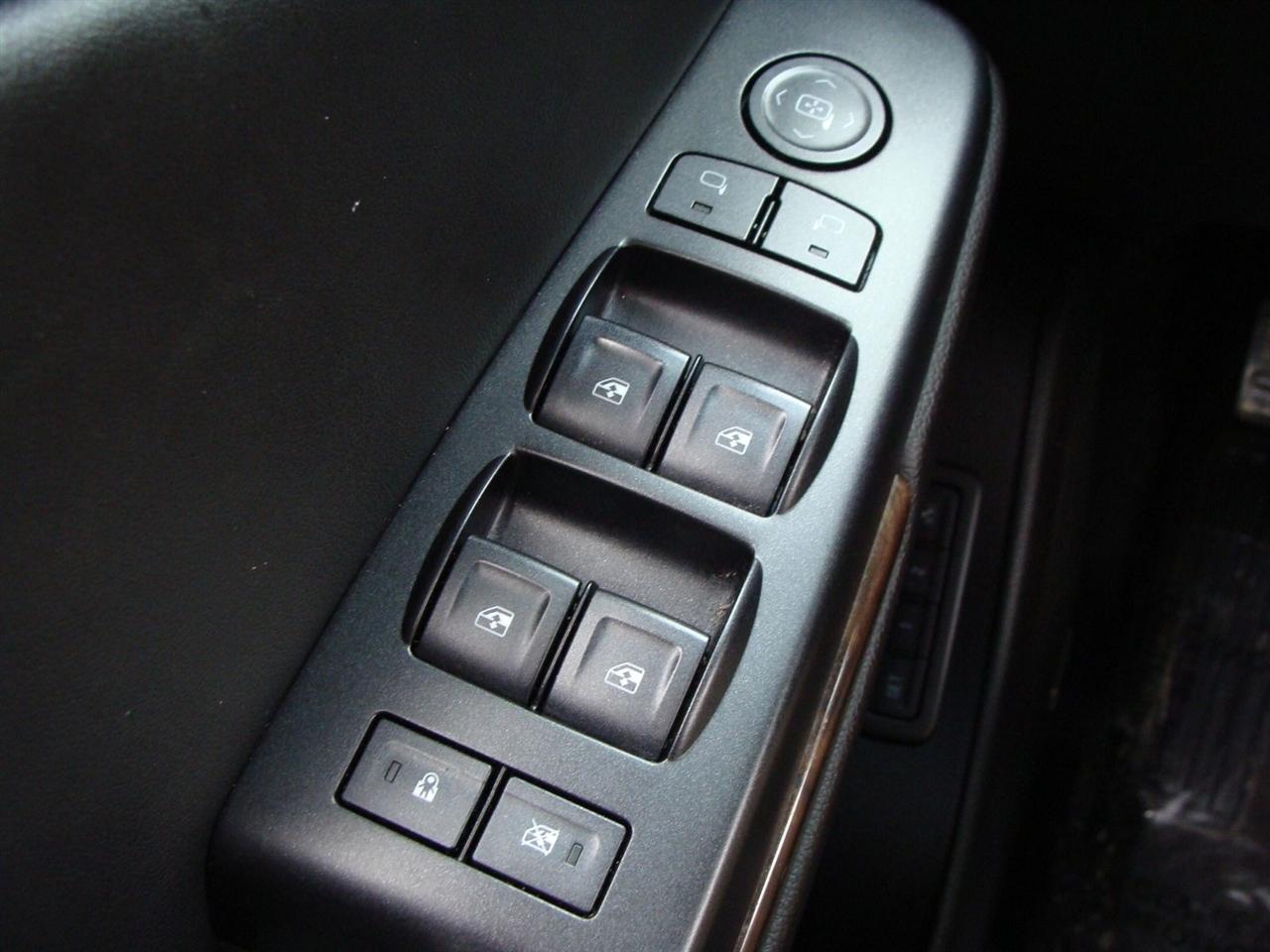 Chevrolet Suburban 4WD 4dr 1500 LT 2016