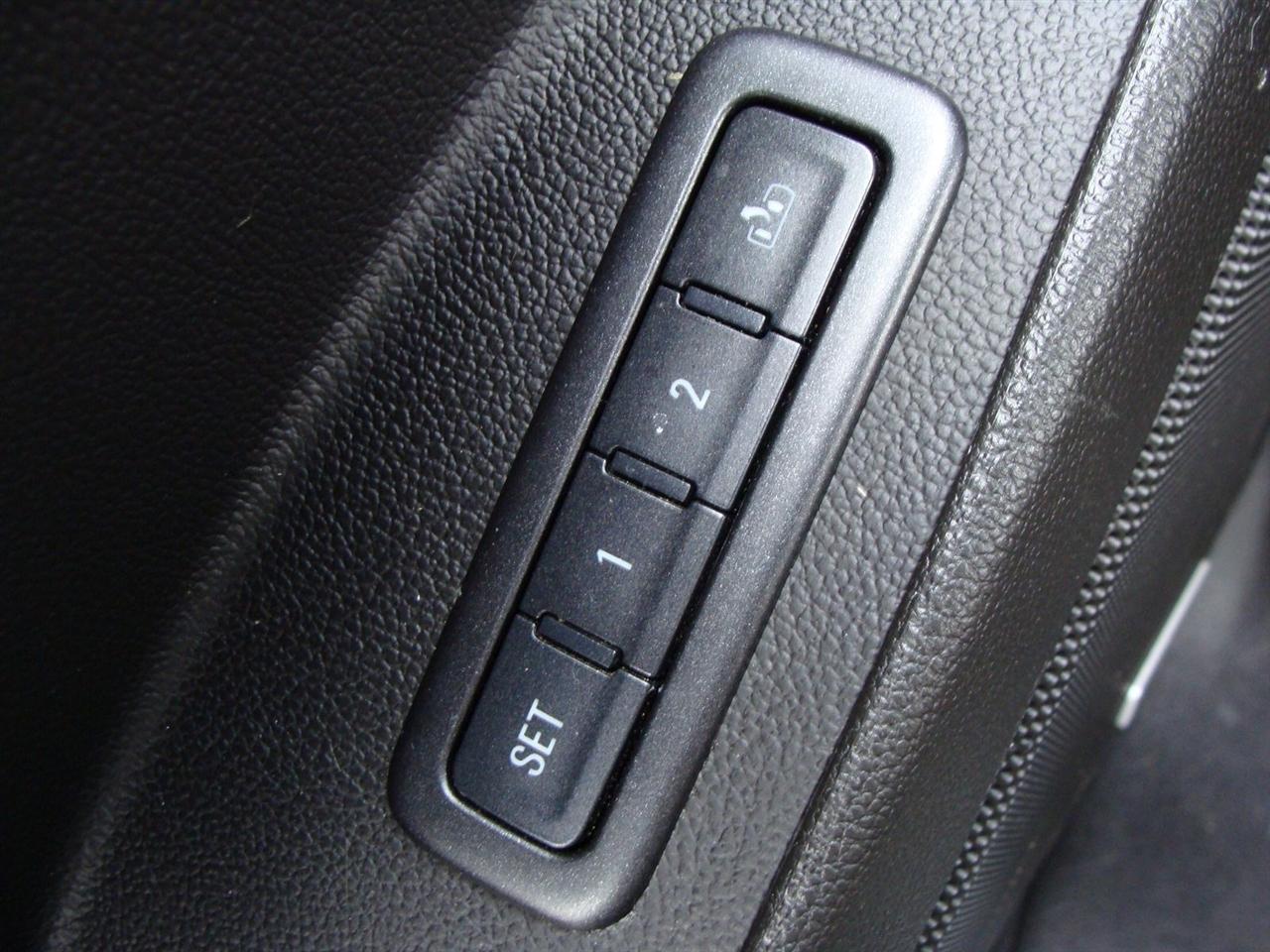 Chevrolet Suburban 4WD 4dr 1500 LT 2016