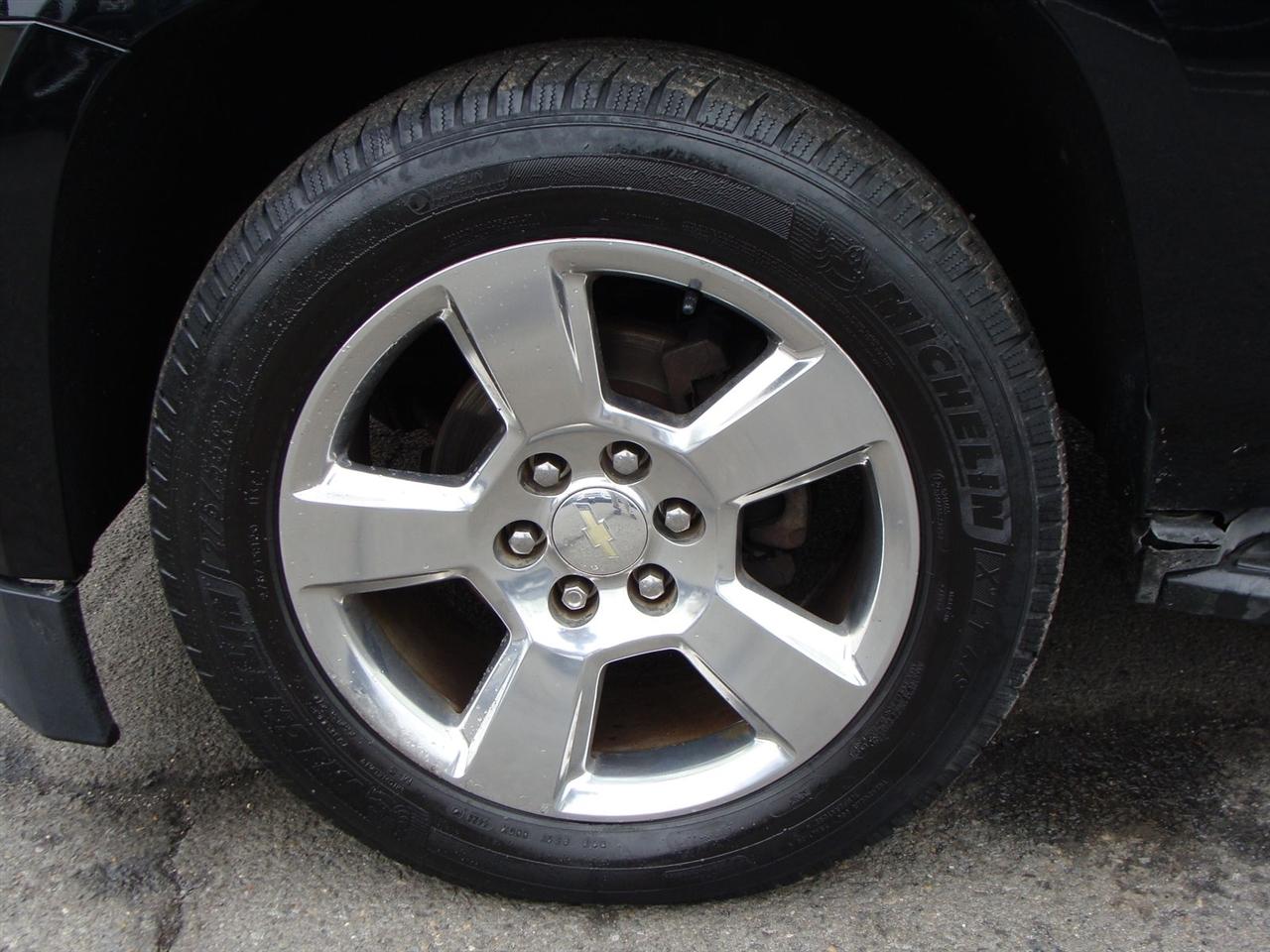 Chevrolet Suburban 4WD 4dr 1500 LT 2016