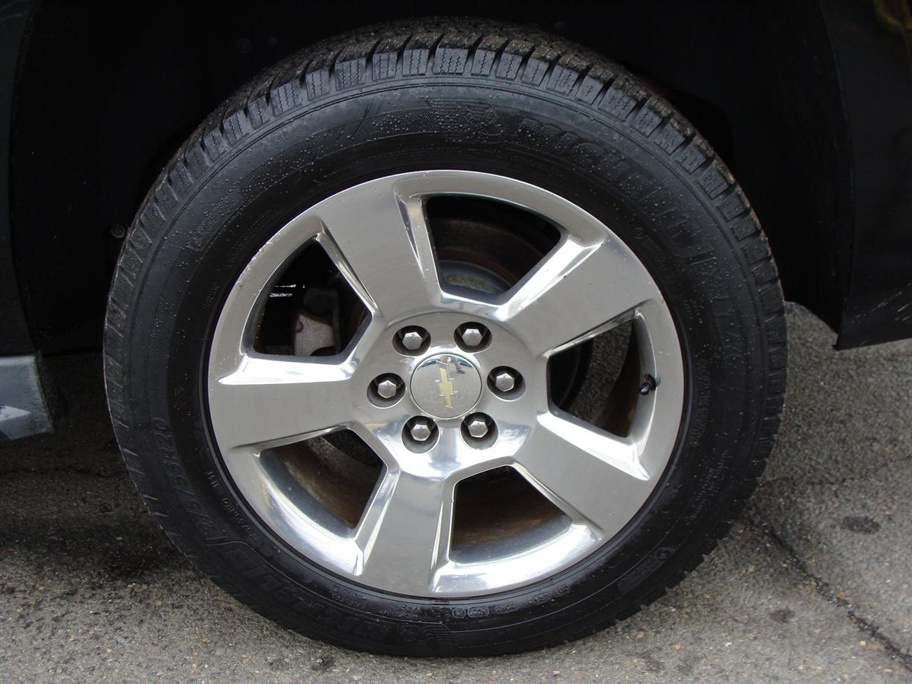 Chevrolet Suburban 4WD 4dr 1500 LT 2016