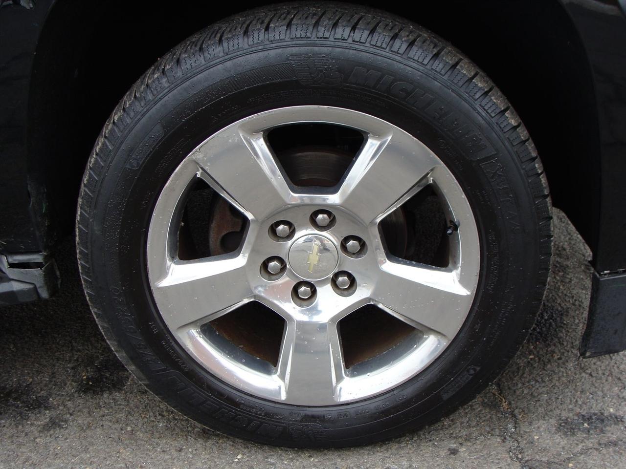 Chevrolet Suburban 4WD 4dr 1500 LT 2016