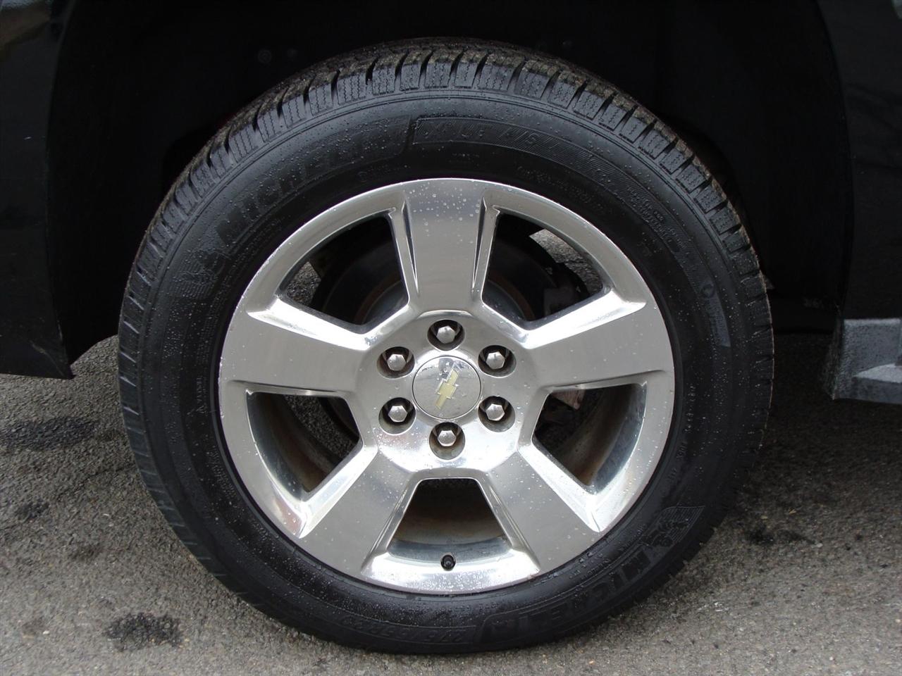 Chevrolet Suburban 4WD 4dr 1500 LT 2016