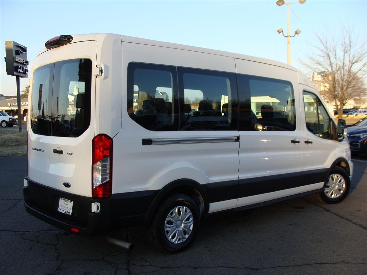Ford Transit Passenger Wagon T-350 148" Med Roof XLT RWD 2022