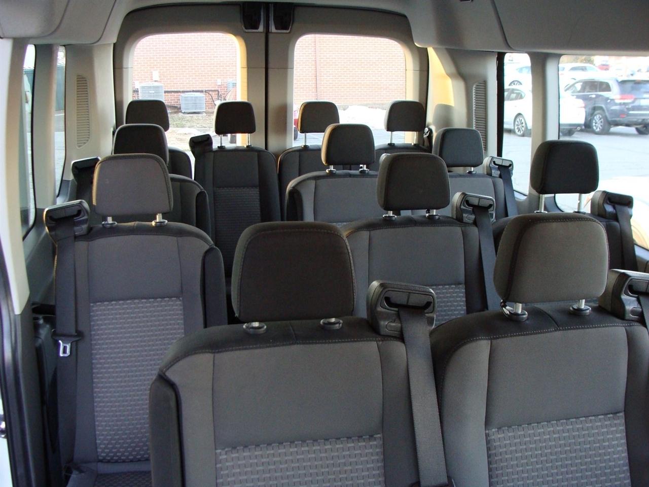 Ford Transit Passenger Wagon T-350 148" Med Roof XLT RWD 2022