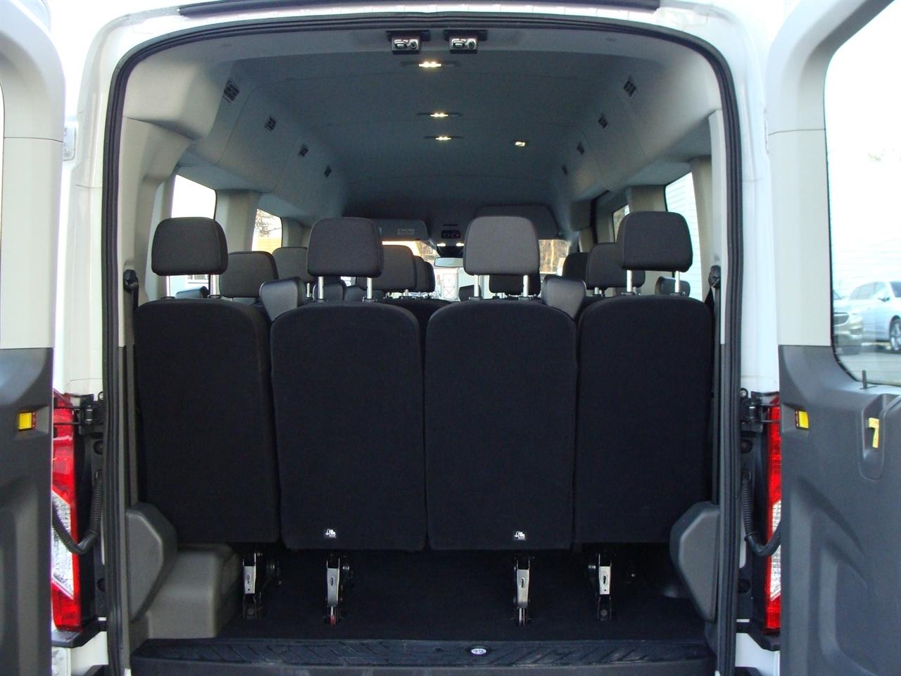 Ford Transit Passenger Wagon T-350 148" Med Roof XLT RWD 2022