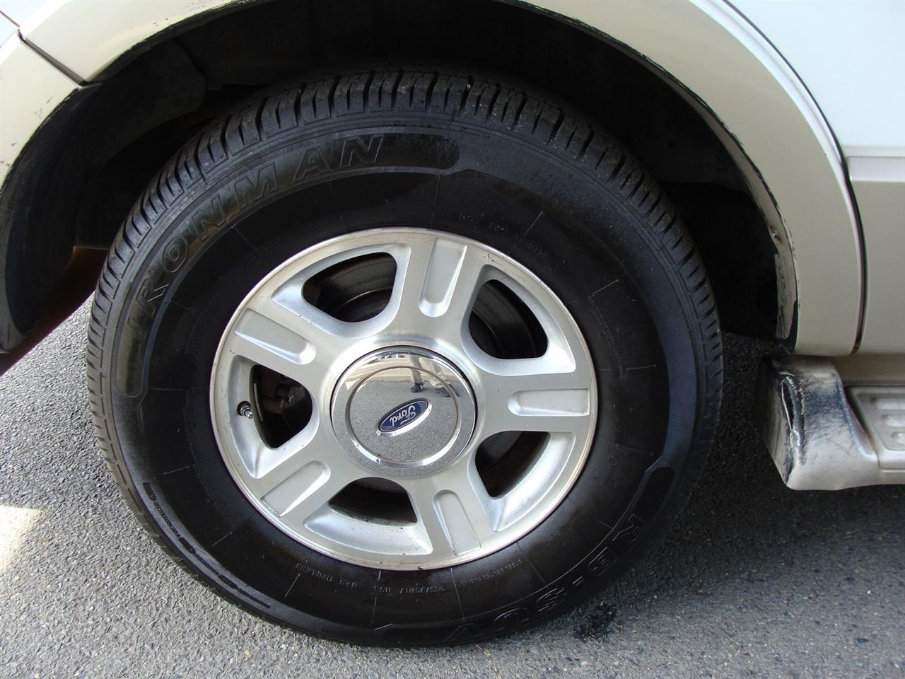 Ford Expedition 4dr Eddie Bauer 4WD 2006