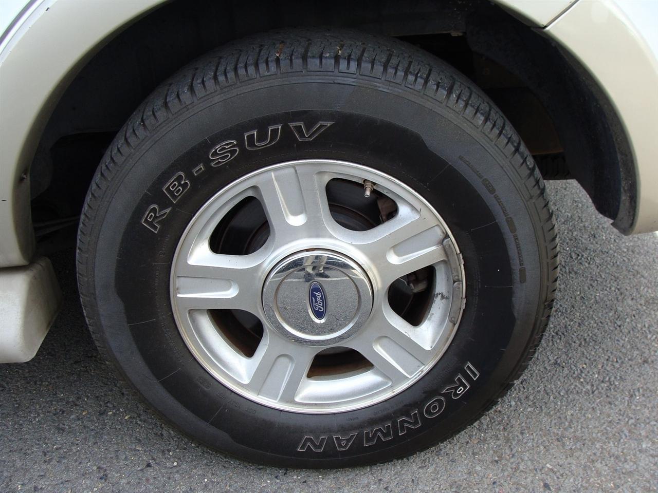 Ford Expedition 4dr Eddie Bauer 4WD 2006