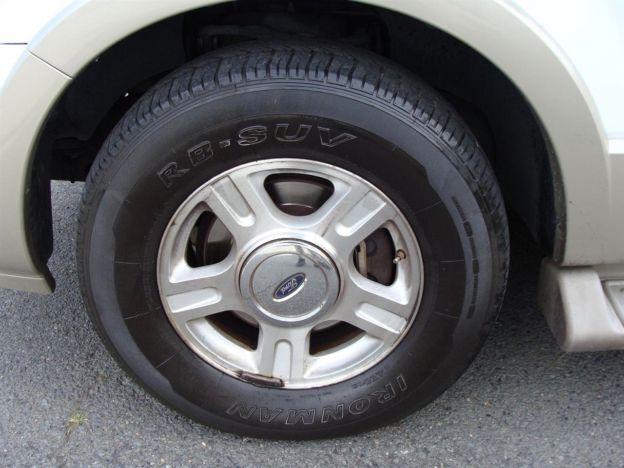 Ford Expedition 4dr Eddie Bauer 4WD 2006