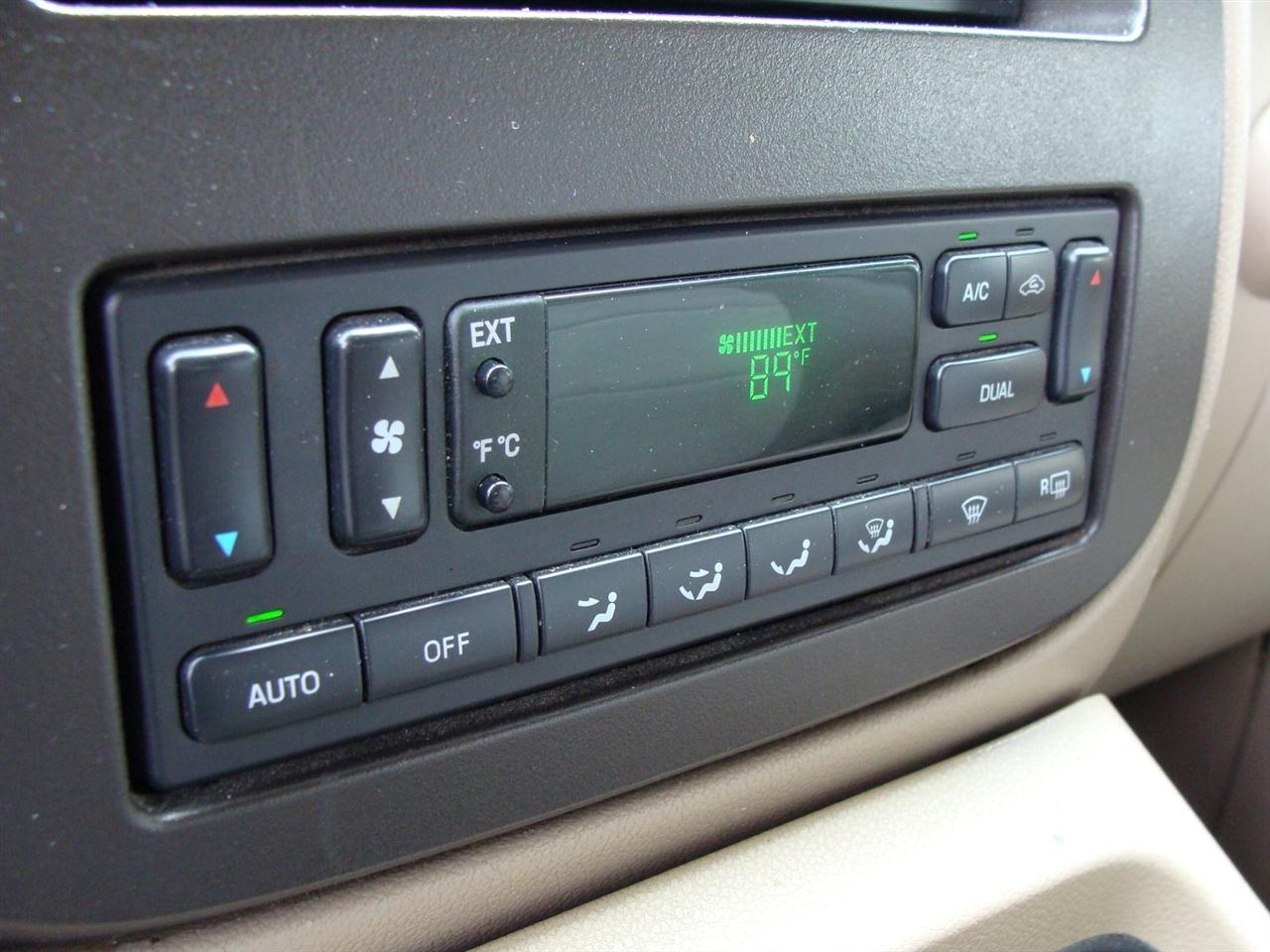 Ford Expedition 4dr Eddie Bauer 4WD 2006