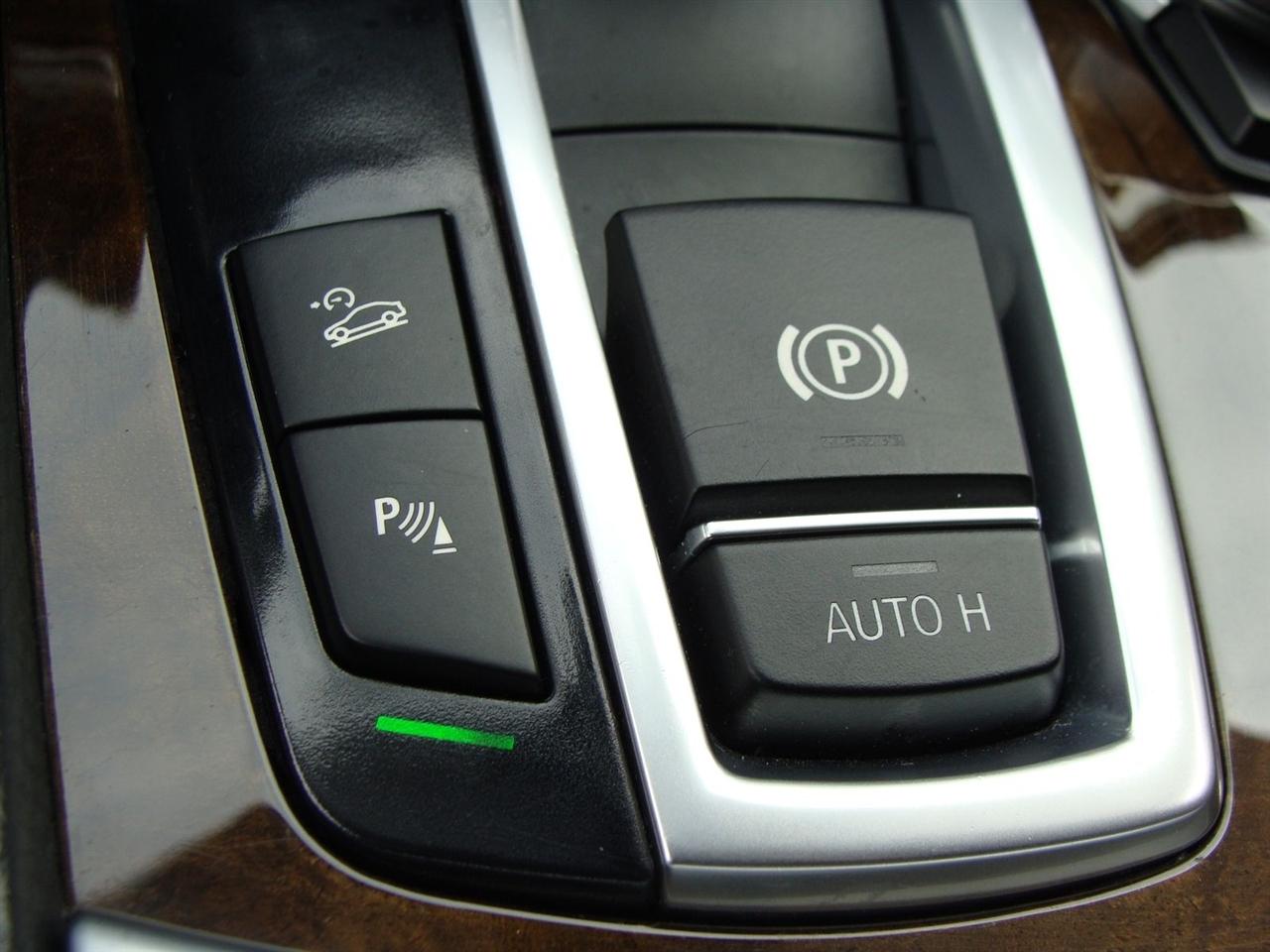 BMW 7 Series 4dr Sdn 740Li xDrive AWD 2015