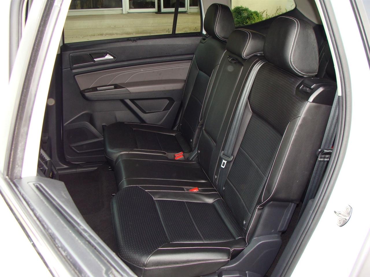 Volkswagen Atlas 3.6L V6 SE w/Technology FWD 2022