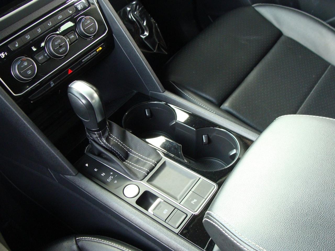 Volkswagen Atlas 3.6L V6 SE w/Technology FWD 2022