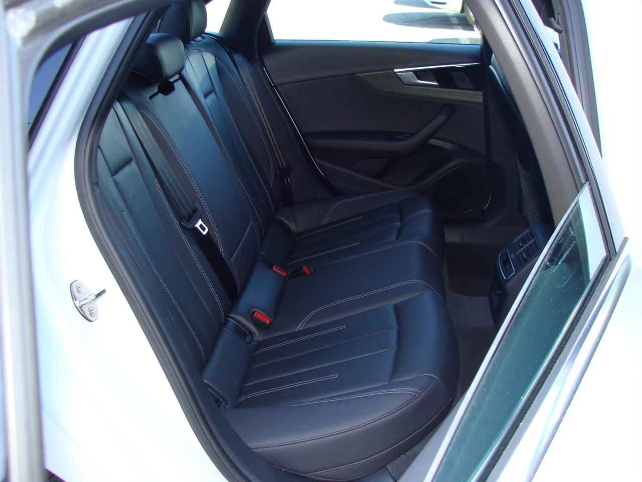 Audi A4 Sedan S line Premium 45 TFSI quattro 2023