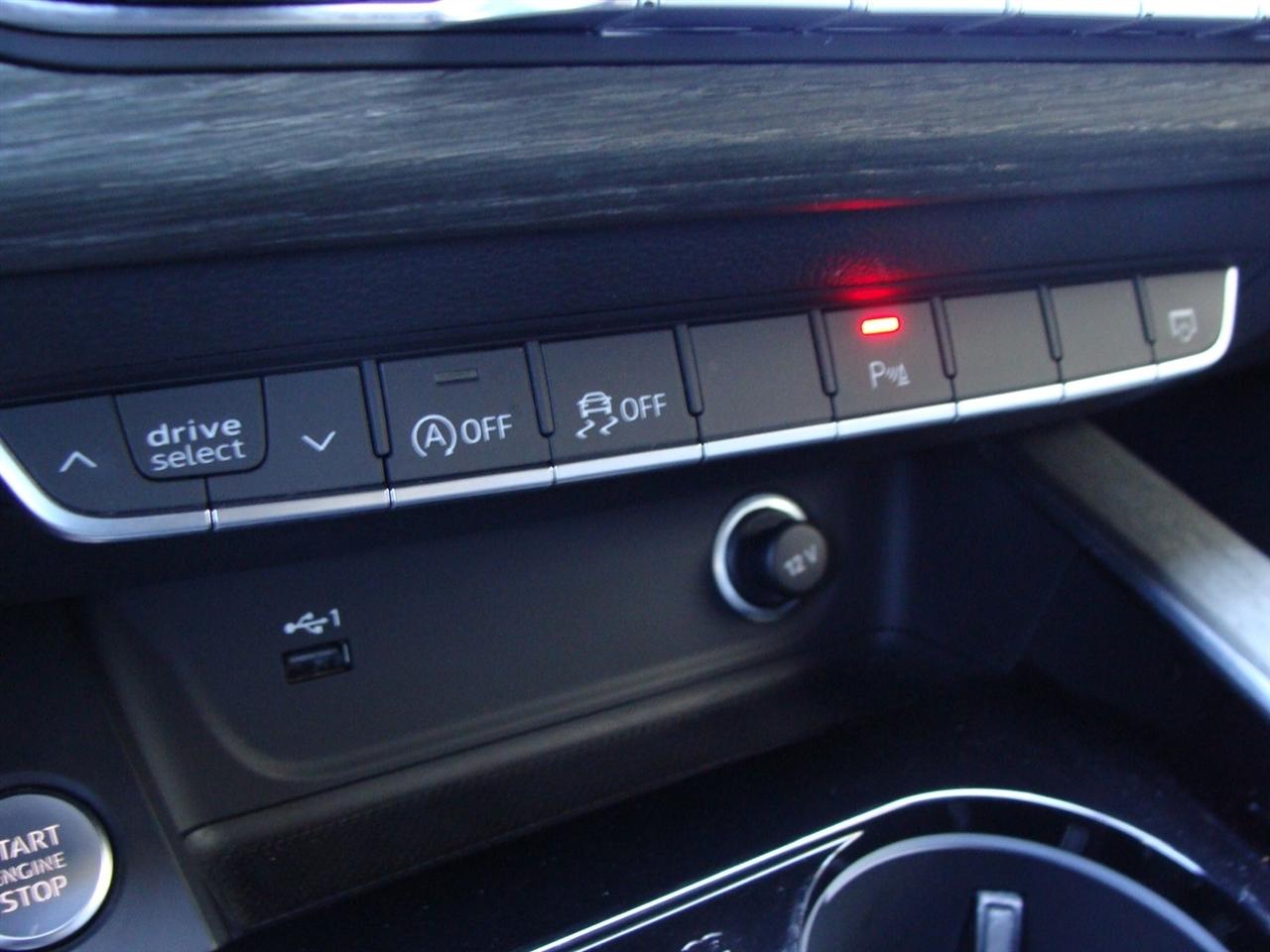 Audi A4 Sedan S line Premium 45 TFSI quattro 2023