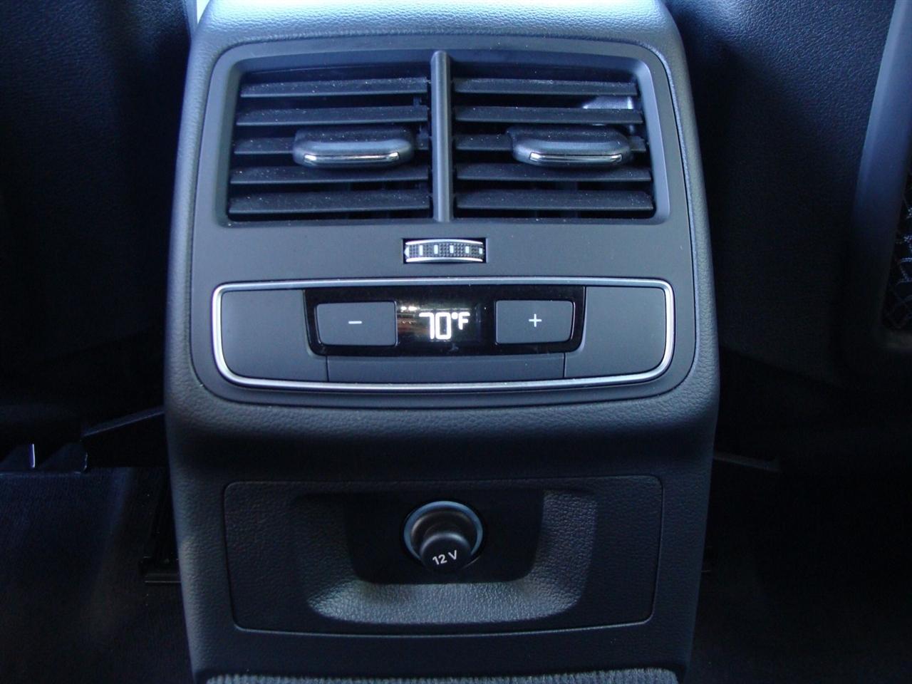 Audi A4 Sedan S line Premium 45 TFSI quattro 2023