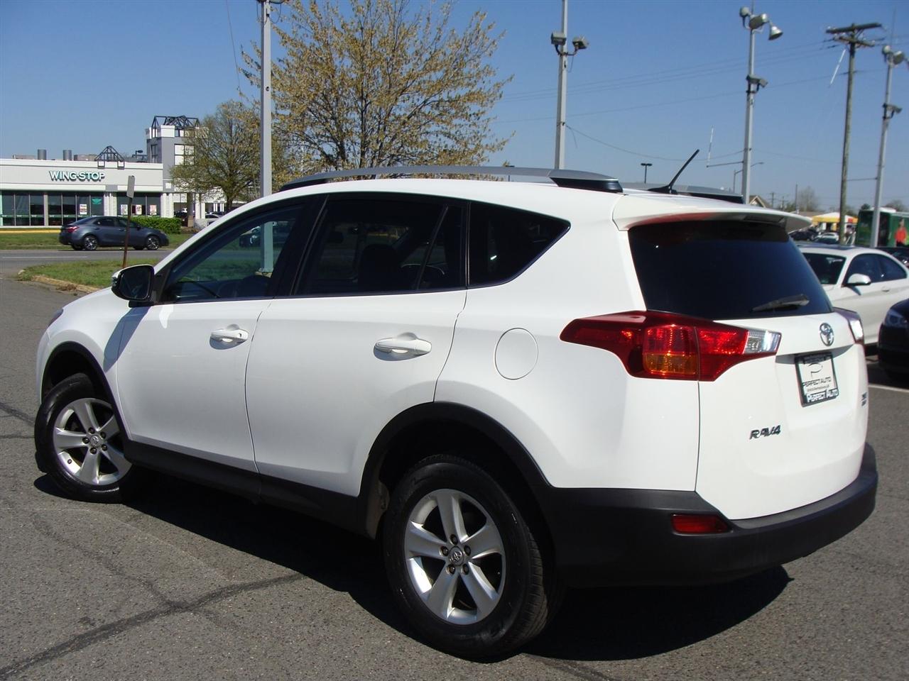 Toyota RAV4 AWD 4dr XLE (Natl) 2013